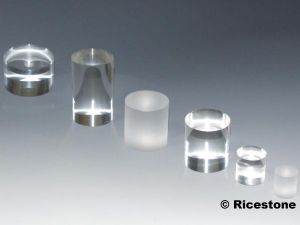 Divers socles cylindrique acrylique transparent et sabl