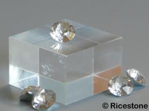 1ak) Socle verre acrylique pour minéraux 2,5x2,5x1,5 cm