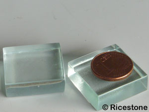 Socle en verre 22 x 22 mm pour minraux