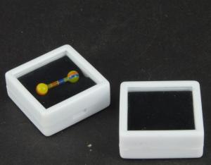 Boite de gemmologie-bijouterie 4x4 cm blanche et noire