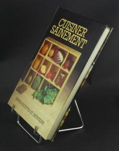 Prsentation d'un grand livre avec le chevalet mtallique chrom 13 x 16 cm