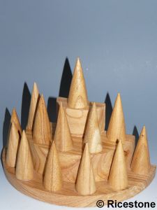 9a ) Présentoir pour 13 bagues, 3 étages Bois, Artisanal.