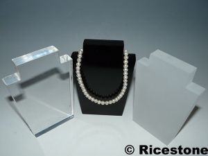 7) Présentoir collier, bracelet. <BR>Buste acrylique, H=13cm