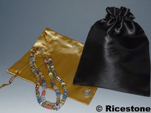 8c) 12x Pochettes à bijoux en satin 20x26 cm