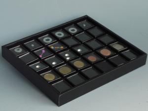 Coffret avec 30 boites de gemmologie noires 3x3 cm