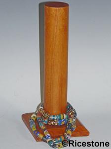 8a ) Présentoir de bracelet, Jonc bois artisanal vertical.